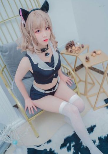 年轻的女闺蜜hd