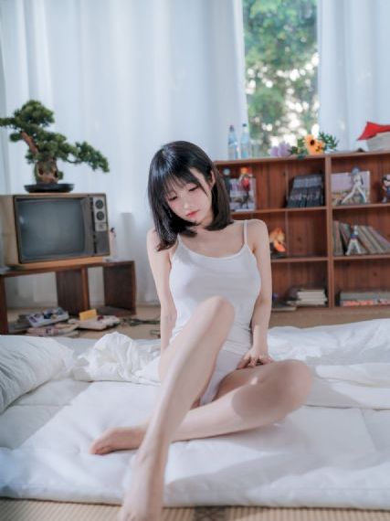饥饿漂亮的女邻居3伦理