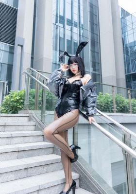 他扯开我的奶罩一摸就流水