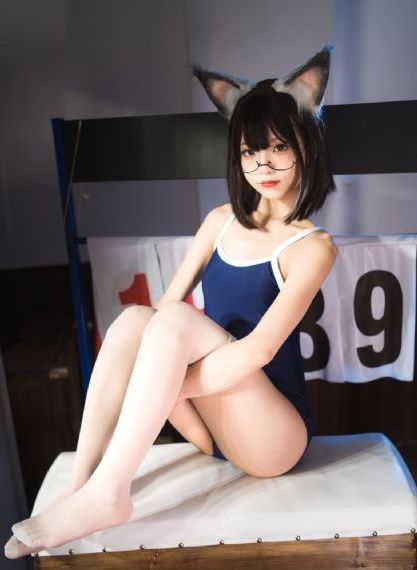 美女露出让男生揉的