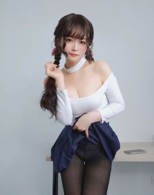 恐龙星的比基尼女孩